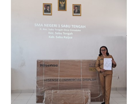 SMAN 1 Sabu Tengah Terima Bantuan Papan Interaktif Digital d