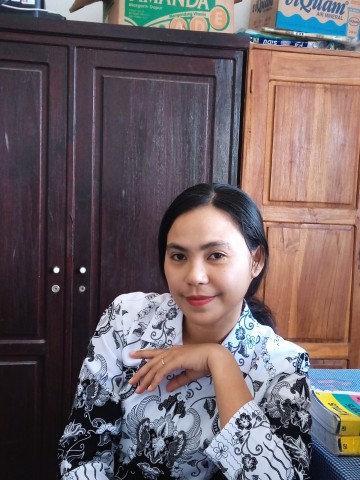 Maria Yuliana Wie Lawa, S.Pd